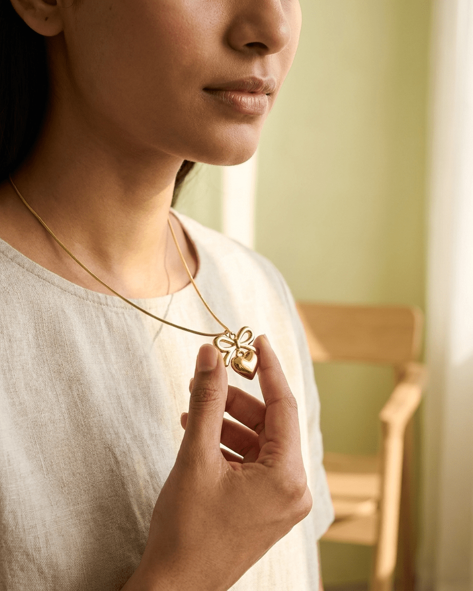 Heart Bow Pendant Necklace - LozziHeart Bow Pendant NecklacePendant