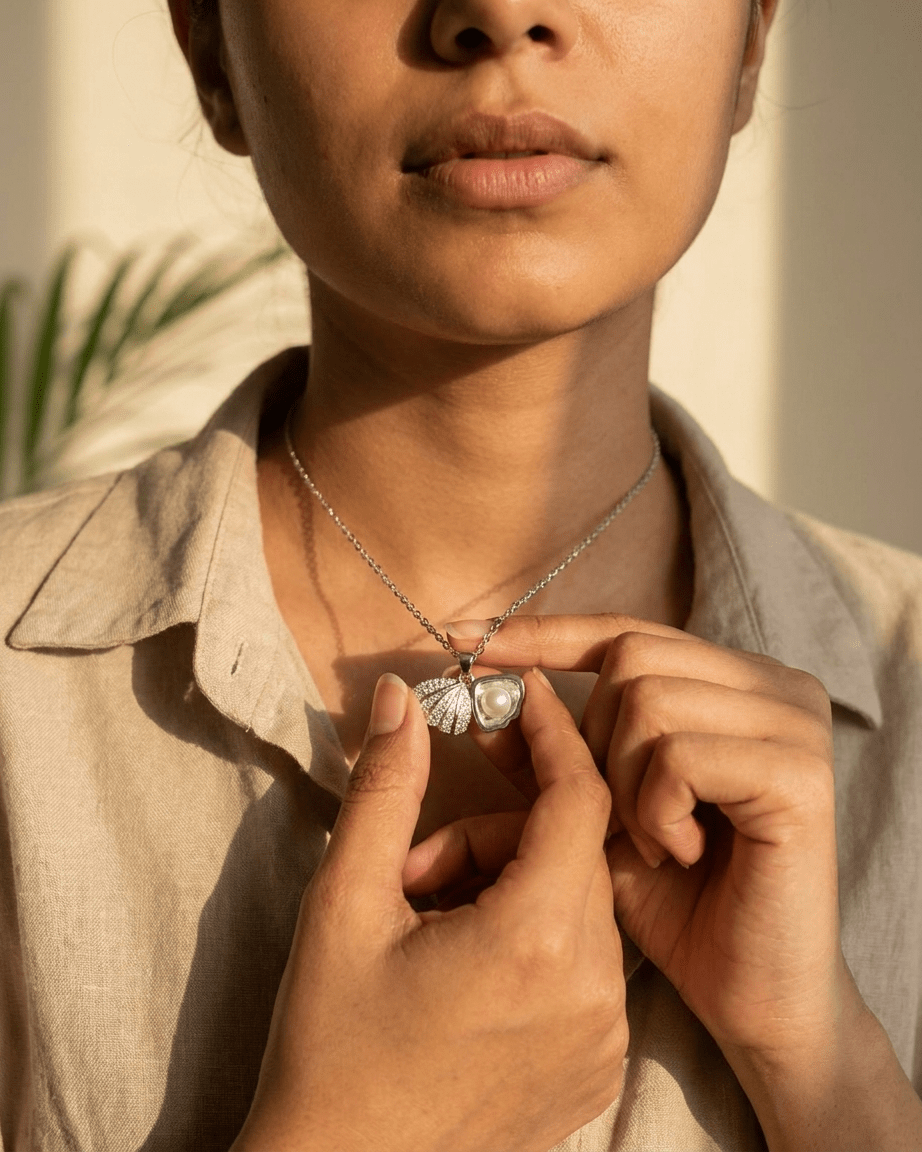 Silver Seashell Pearl Necklace - LozziSilver Seashell Pearl NecklacePendant